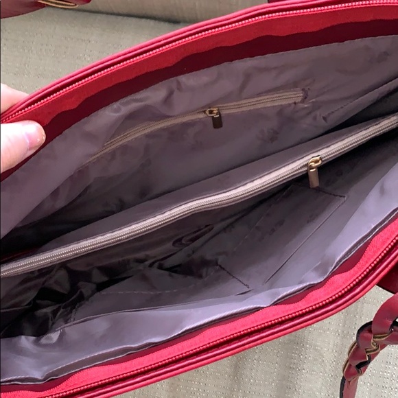 Red bag - Picture 3 of 3